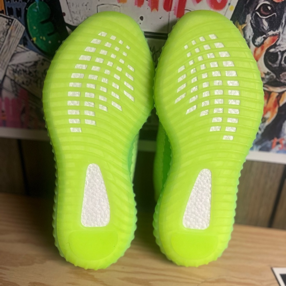 Yeezy 350 Glow - Picture 7 of 8